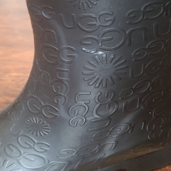 UGG Wilshire Logo rainboots!❤ - Picture 2 of 7